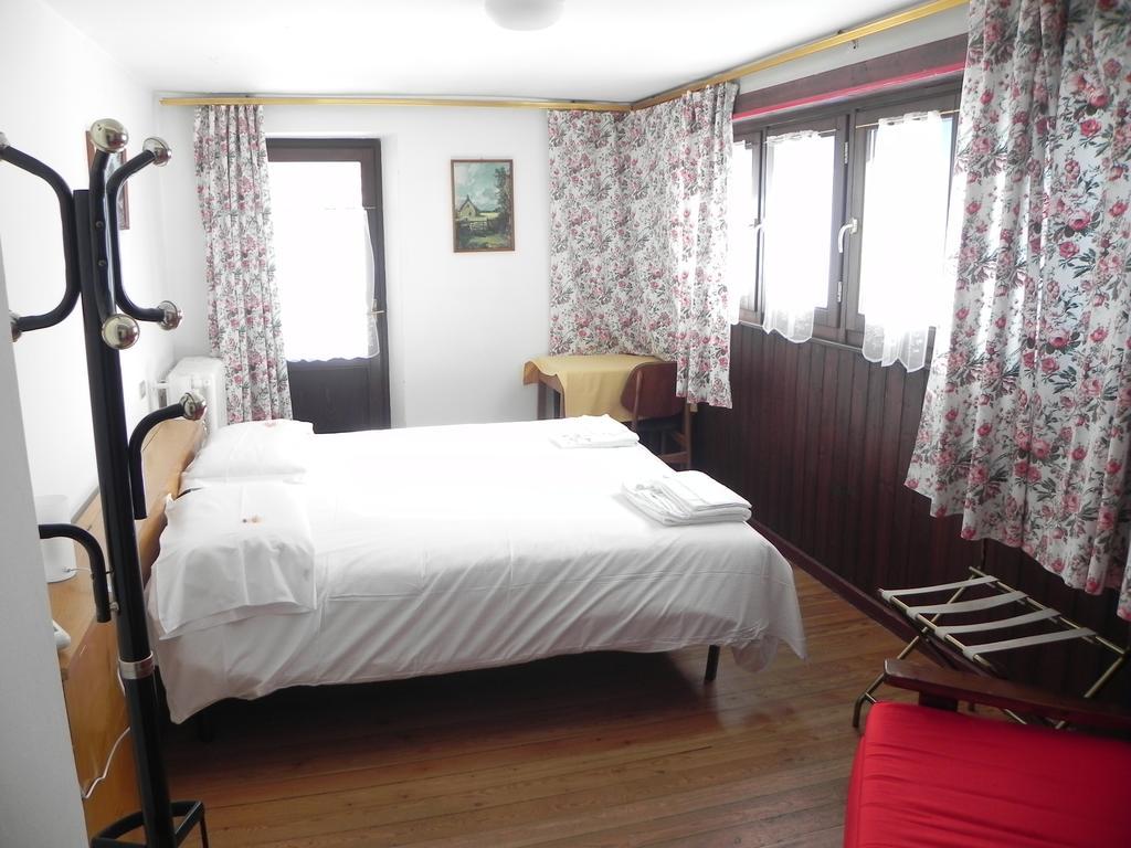Hotel Nuovo Pecetto マクニャーガ 部屋 写真
