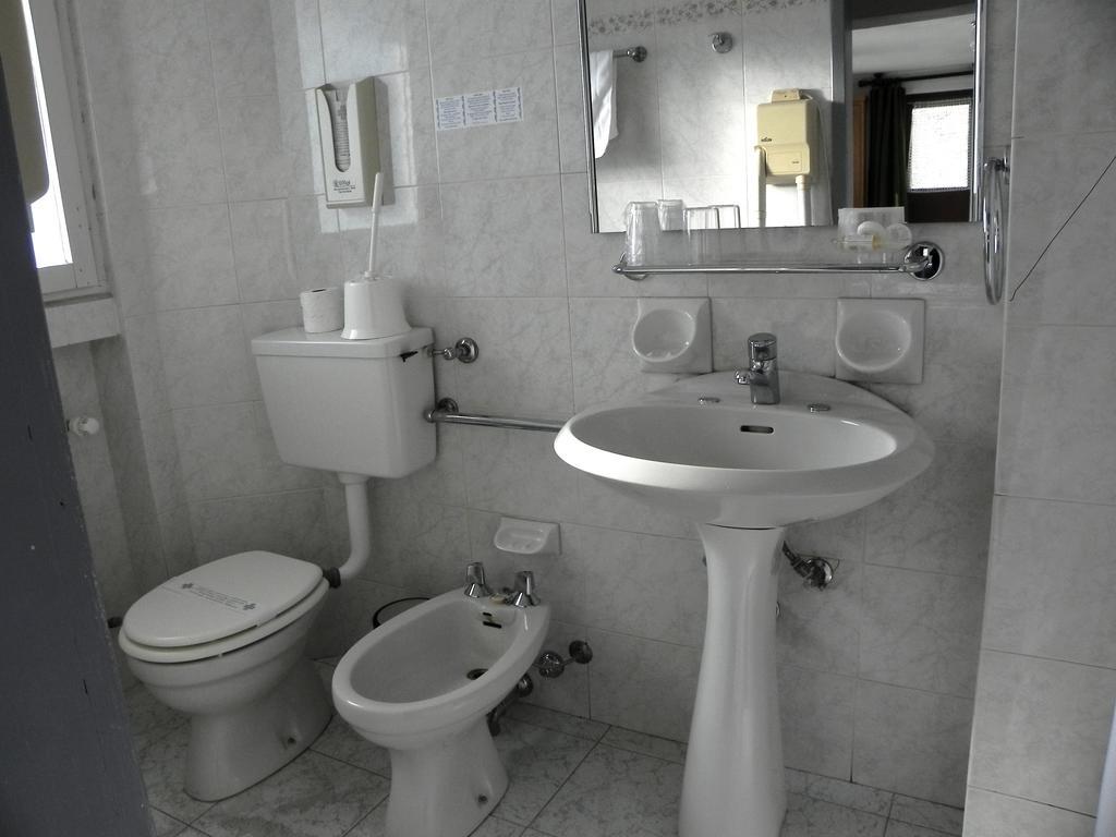 Hotel Nuovo Pecetto マクニャーガ 部屋 写真
