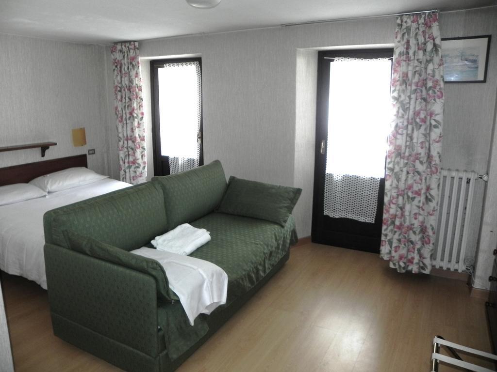 Hotel Nuovo Pecetto マクニャーガ 部屋 写真